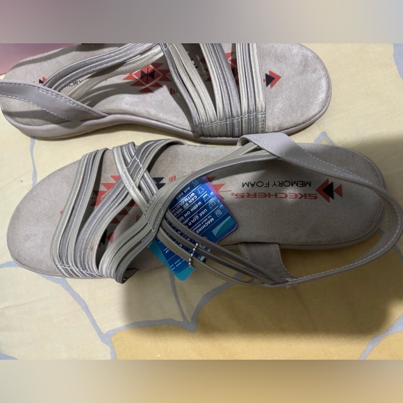 Woman’s Skechers Sandals - Picture 3 of 7